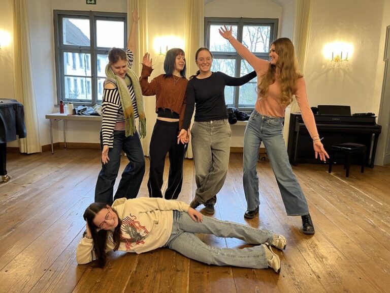 Very jolly Theatergr 2025 26